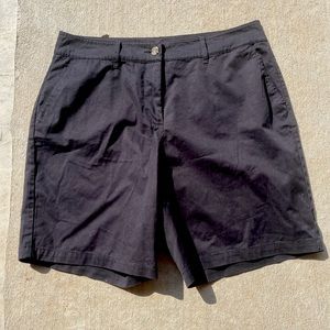 Brand new KIM ROGERS shorts in black. Size-16.